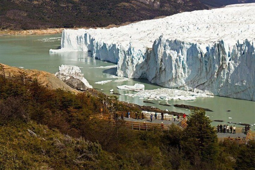 Excursion to the Perito Moreno Glacier, with guide and transfer to / from the hotel