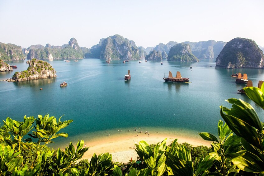 8-DAYS HANOI - BA BE LAKE - NINH BINH - HALONG