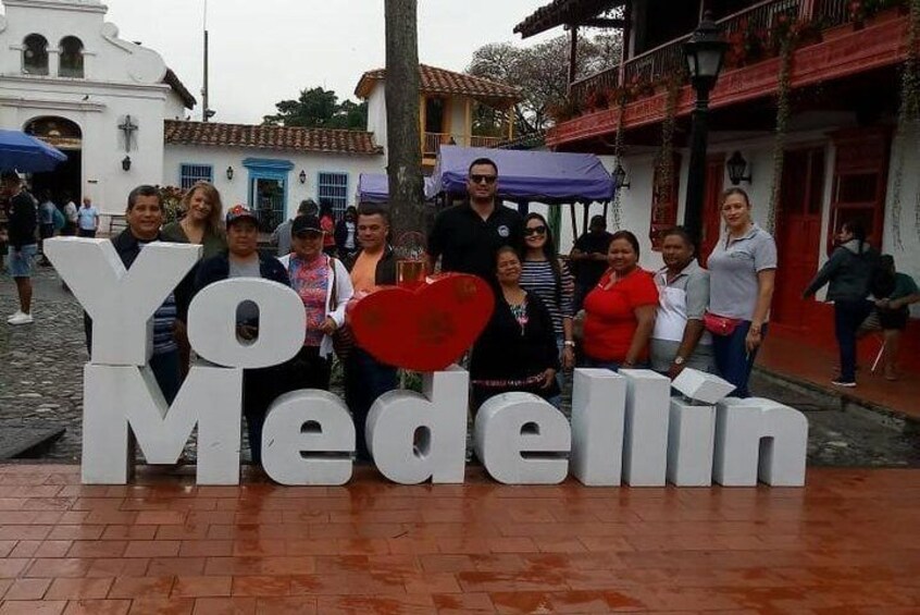 City tour in Medellin + Commune 13 + Metro and Metrocable