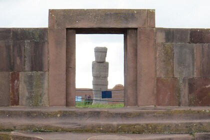 Tour in Tiwanaku Archaeological Ruins