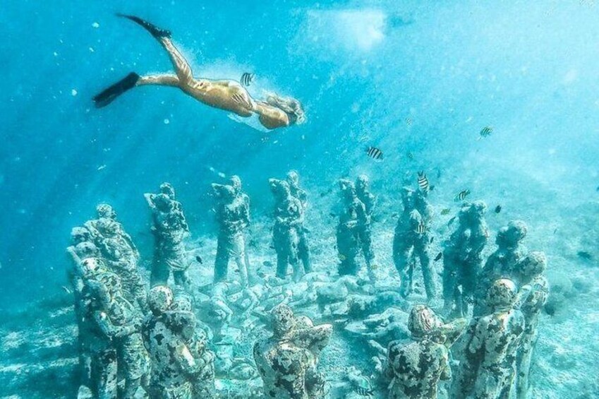 Statues Underwater