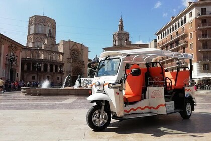 Discover Historical Valencia on Tuk Tuk