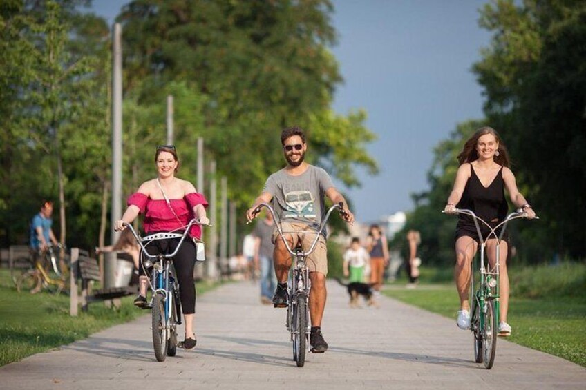 Vintage Bike Tour: Be a local in the hood of Belgrade!