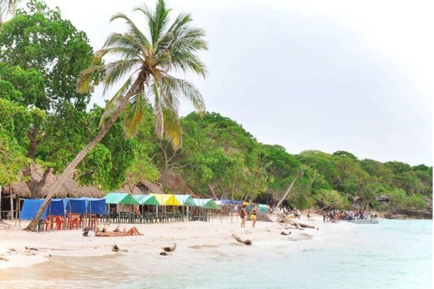 Playa Blanca baru tour with typical lunch of the region