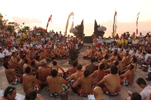 Uluwatu Sunset Kecak Dance & Jimbaran Seafood Dinner