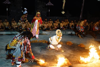 Kecak-dans i solnedgången på Uluwatu och Jimbaran-middag med grillad fisk o...