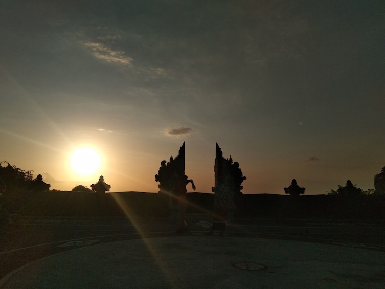 Uluwatu Sunset Kecak Dance & Jimbaran Seafood Dinner