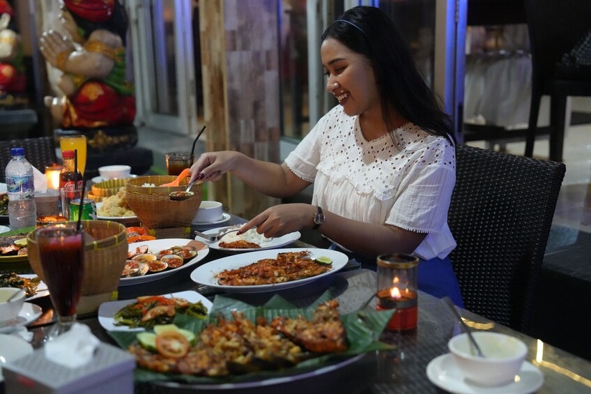 Uluwatu Sunset Kecak Dance & Jimbaran Seafood Dinner