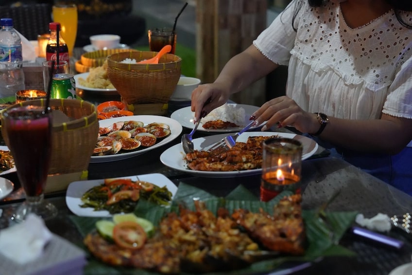 Uluwatu Sunset Kecak Dance & Jimbaran Seafood Dinner