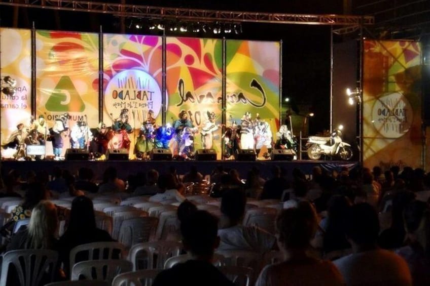 Live Carnival as a Local Citizen in a Popular Tablado