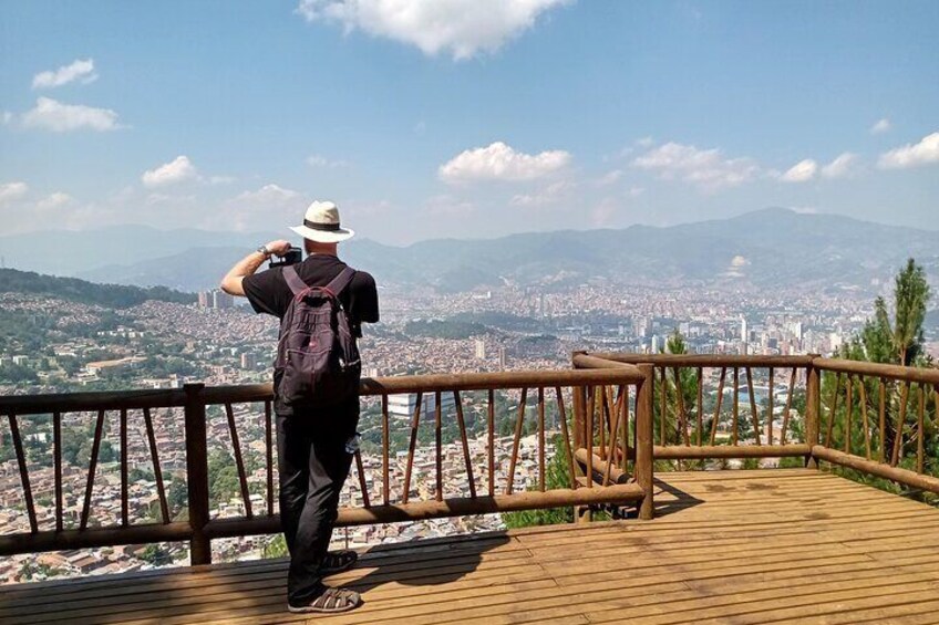 Discover a secret place with locals (Comuna 8)