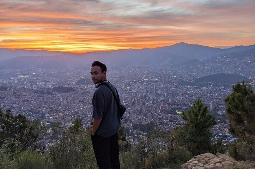 Discover a secret place with locals (Comuna 8)