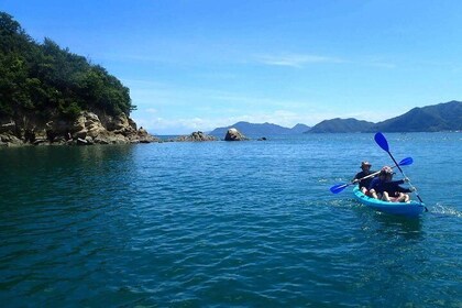 Uninhabited island adventure tour by kayak