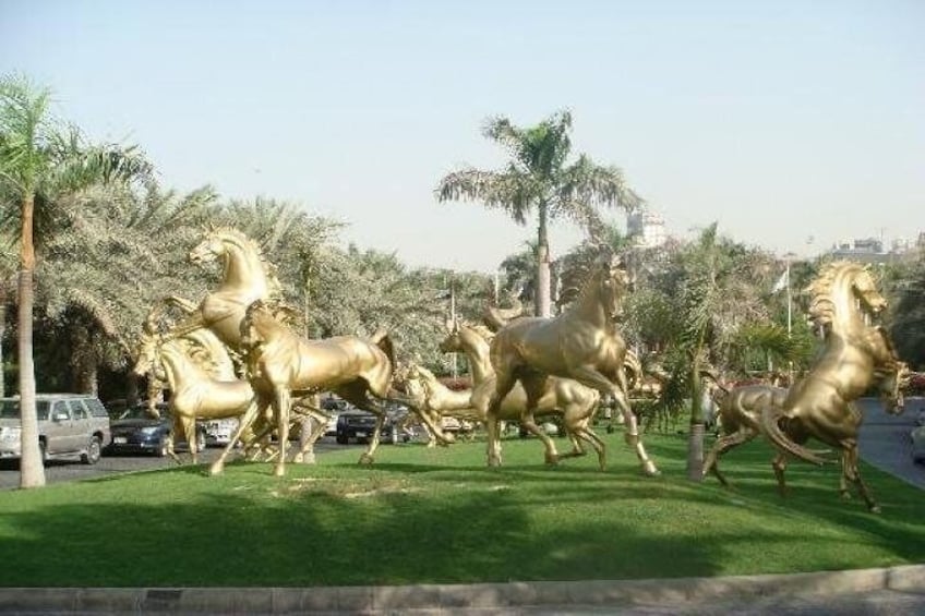 Qasar Al Jumeriah Gold Horses