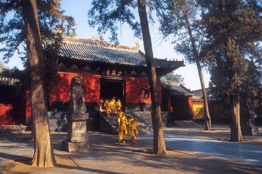 2-Day Private Tour from Guilin with Hotel: Shaolin Temple and Longmen Grottoes