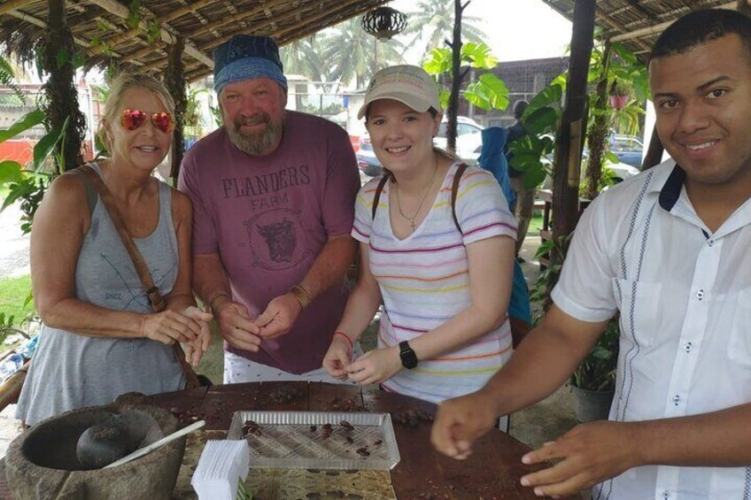 Half Day: Cocoa Farm - Make Chocolate!