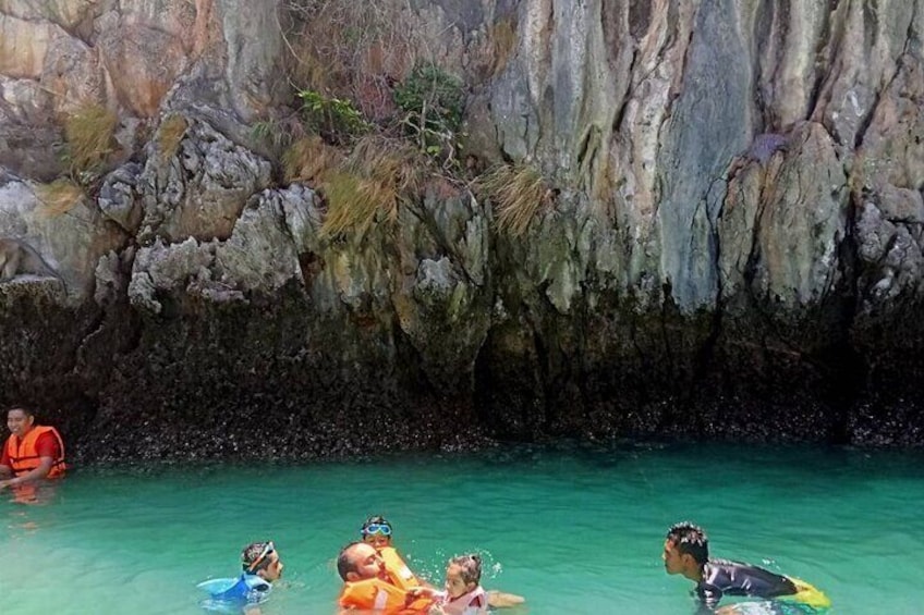 Private Customized Tour to Phi Phi Island