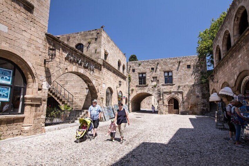 Sightseeing Walking tour in Jewish Quarter of Rhodes 