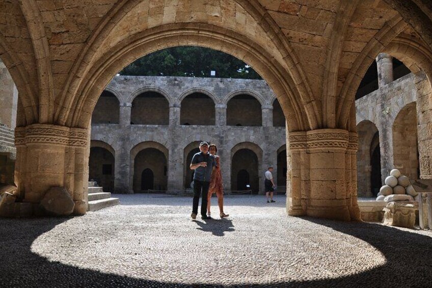 Sightseeing Walking tour in Jewish Quarter of Rhodes 