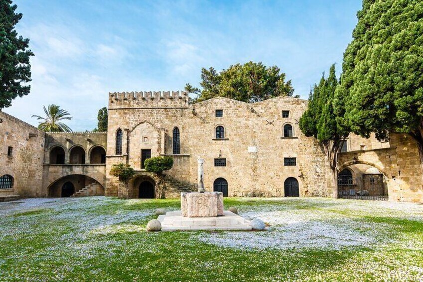 Sightseeing Walking tour in Jewish Quarter of Rhodes 