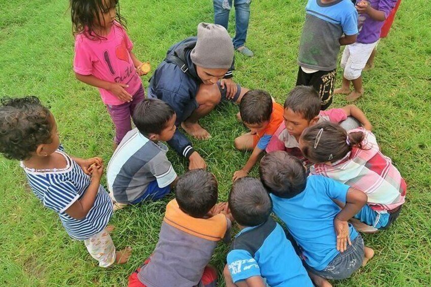 playing games with kids of Wae Rebo