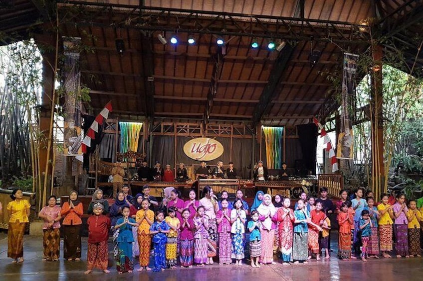 Angklung "UDJO" Musical Show & Discover Bandung History - Start JAKARTA