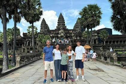 Siem Reap Angkor Airport Pick Up and 1 Day Angkor Wat Guided Tour