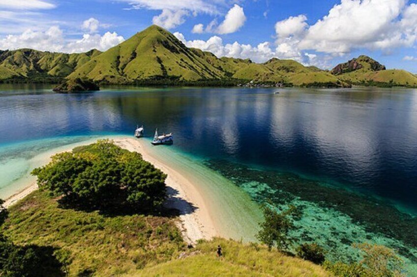 3D2N Komodo Private Boat Tour for 4 Persons