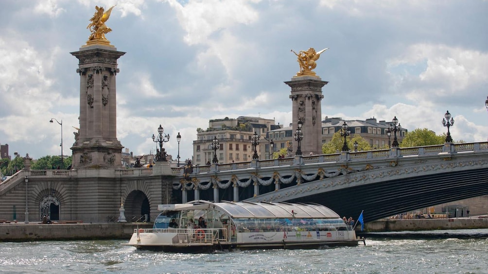sightseeing boat in paris