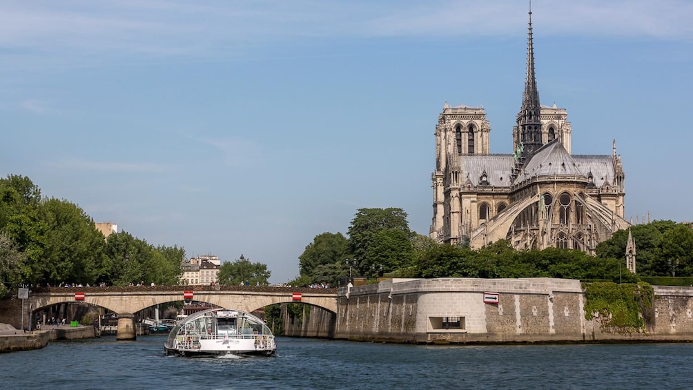 sightseeing boat in paris