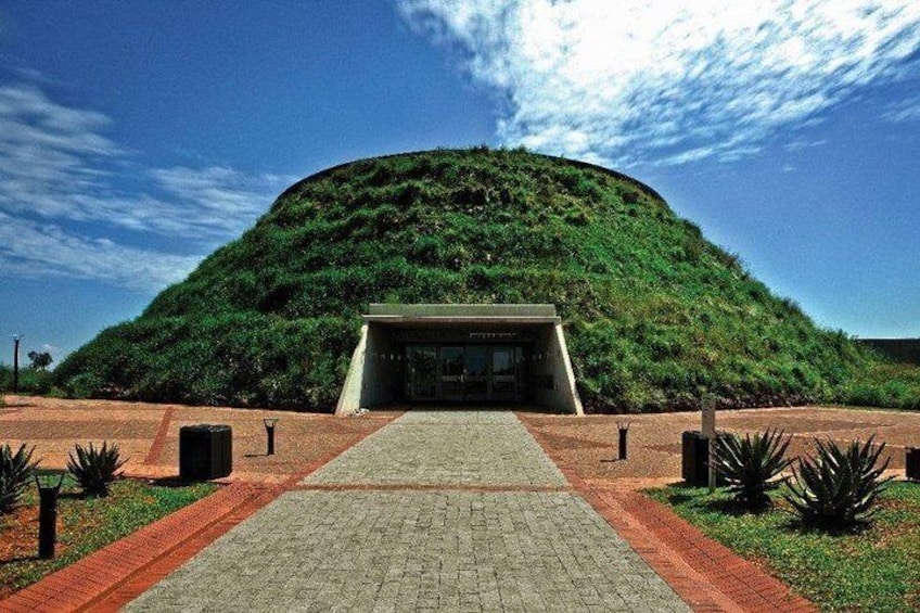 Exploration of the Cradle of Humankind: Sterkfontein Caves and Maropeng 
