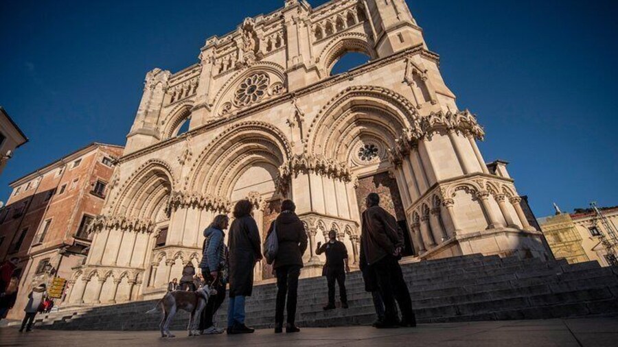 Guided Tour - Medieval Basin + Monuments