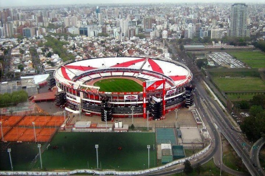 River Museum and Stadium, Official Tour