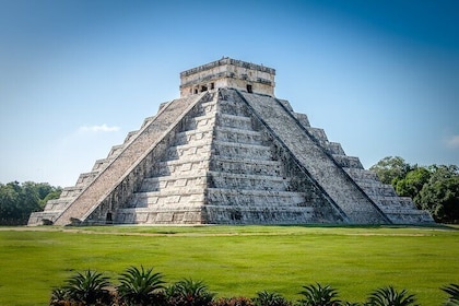 Chichen Itza & 2 Cenote & Valladolid from Playa del Carmen