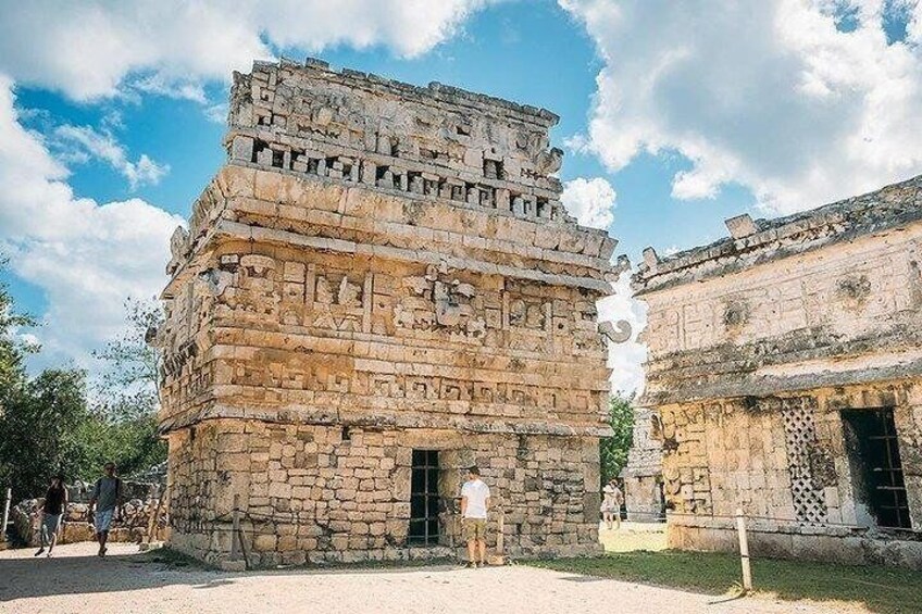 Discover incredible structures in Chichen Itza
