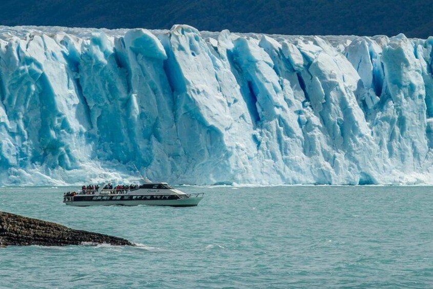 Visit to the Perito Moreno Glacier with Navigation by Patagonia Dreams