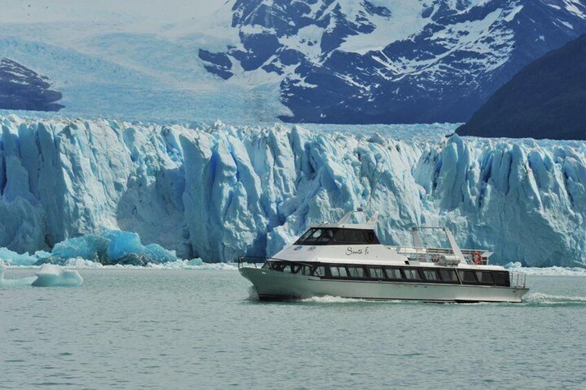 Visit to the Perito Moreno Glacier with Navigation by Patagonia Dreams