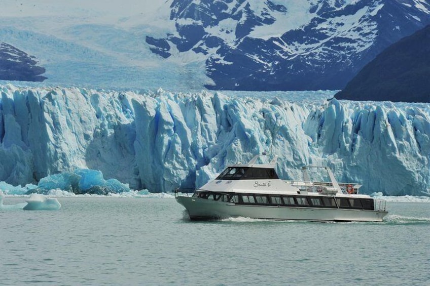 Visit to the Perito Moreno Glacier with Navigation by Patagonia Dreams