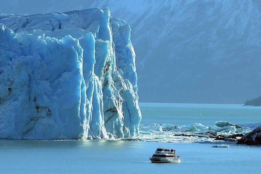 Visit to the Perito Moreno Glacier with Navigation by Patagonia Dreams