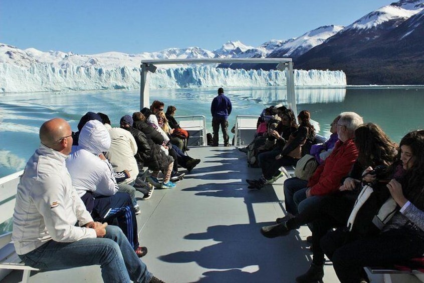 Visit to the Perito Moreno Glacier with Navigation by Patagonia Dreams