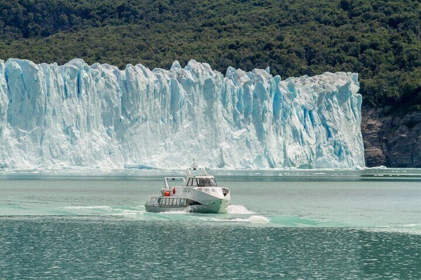 Perito Moreno Glacier with Navigation from El Calafate