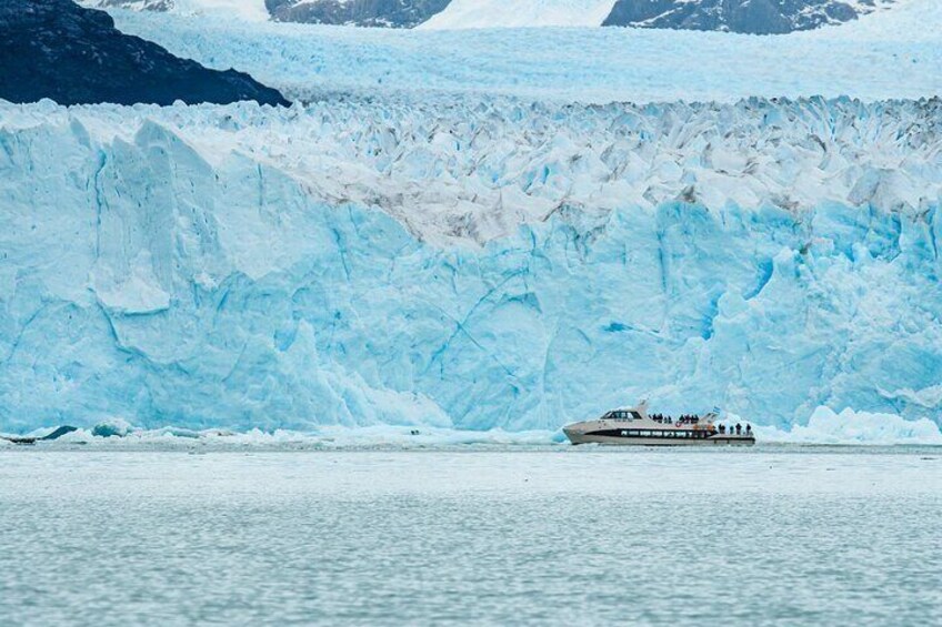 Perito Moreno Glacier with Navigation from El Calafate