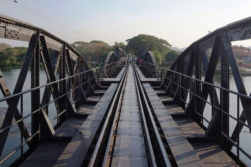 Kanchanaburi, River Kwai, War Museum, Train, PRIVATE lunch with ITA guide