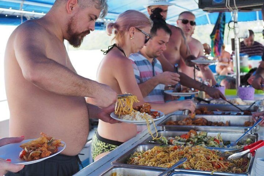 Lunch on board fresh cooking by chef on the boat !