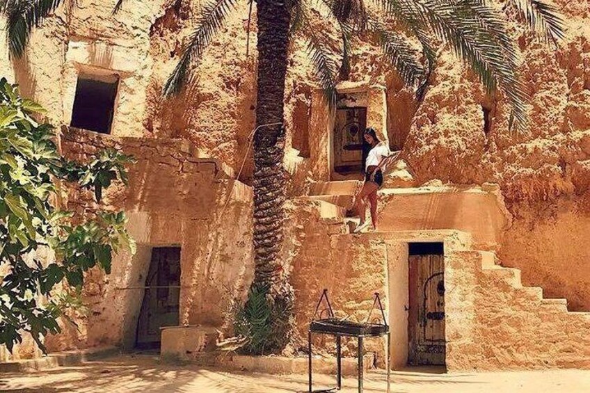 Road Trip to discover troglodyte architecture and Berber culture