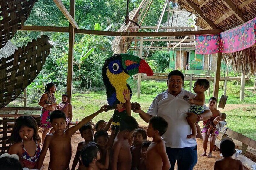 Visit the Embera Drua Community on the Chagres River!
