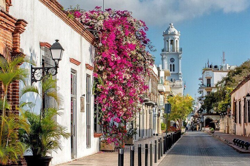 Panoramic tour of the city of Santo Domingo