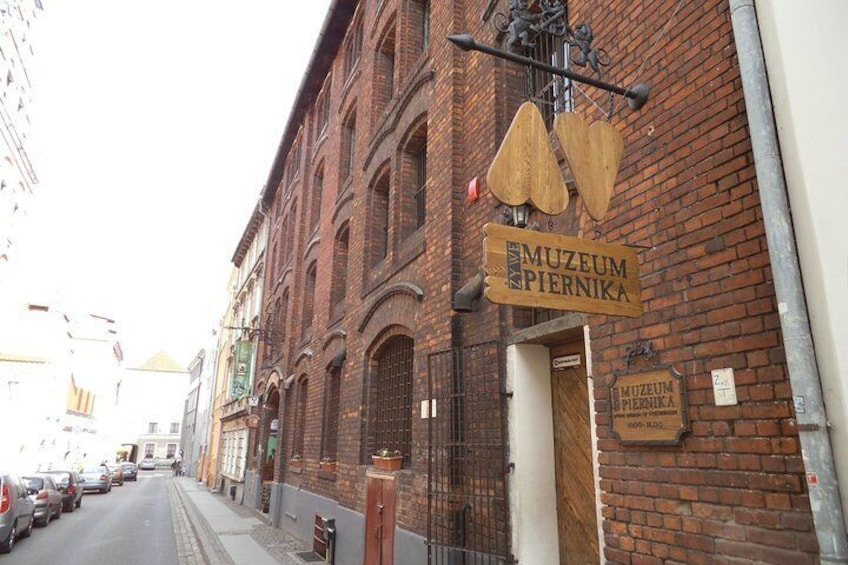 Torun: Living Museum of Gingerbread and Old Town Private Walking Tour