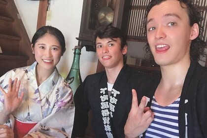 Tea ceremony tour in Ueno with kimono guide