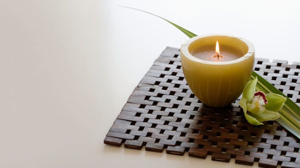 正在顯示第 5 張相片,共 6 張。 Candle at the Pañpuri Thai Organic Massage